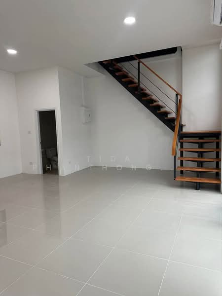 Warehouse with office space for rent in Lam Luk Ka, Khlong 3, next to the road and near the motorway, Pathum Thani, Lat Sawai, Lam Luk Ka, Pathum Thani, , 404 sqm, Warehouse/Factory For Rent, by Tida phanthonglarptawee, 500206750 - DDproperty.com