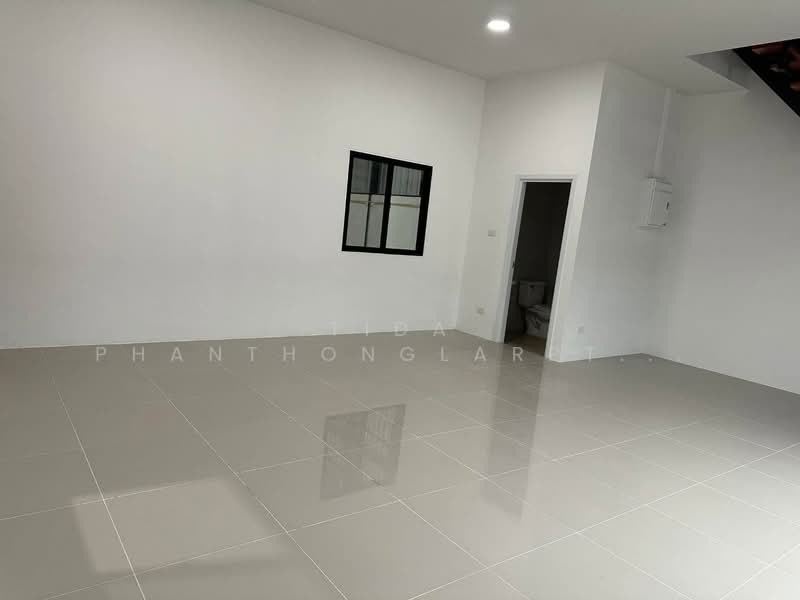 Warehouse with office space for rent in Lam Luk Ka, Khlong 3, next to the road and near the motorway, Pathum Thani, Lat Sawai, Lam Luk Ka, Pathum Thani, , 404 sqm, Warehouse/Factory For Rent, by Tida phanthonglarptawee, 500206750 - DDproperty.com