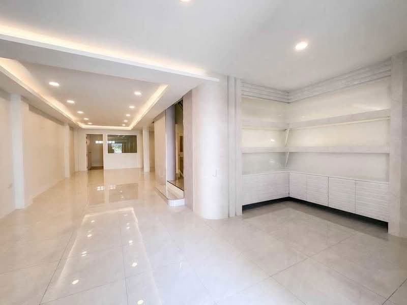 Baan Klang Muang Rama 9 - Ladprao, Bangkok, Soi Ladprao 88, Wang Thonglang, Wang Thonglang, Bangkok, 4 Bedrooms, 260 sqm, Townhouse For Sale, by Khun Jane, 500206822 - DDproperty.com