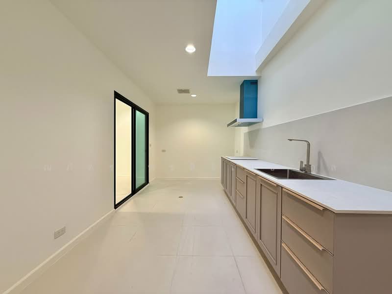 หมู่บ้านนาวิน (Nawin Village), กรุงเทพ, ช่องนนทรี, ยานนาวา, กรุงเทพ, 334 ตร.ม., ทาวน์เฮ้าส์ ให้เช่า, โดย ณภัทร พรสิริเมธากุล, 500206989 - DDproperty.com