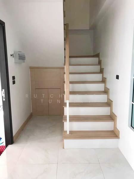 บ้านให้เช่า – ใกล้โลตัสหางดง เพียง 5 นาที ค่าเช่า 25,000 บาท / เดือน รหัสทรัพย์ : No.9H1027, Chiang Mai, Pa Daet, Muang Chiang Mai, Chiang Mai, 3 Bedrooms, 150 sqm, Single Detached House For Rent, by Rutchaporn Tunsiri, 500207020 - DDproperty.com