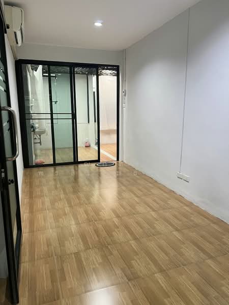 ดินแดง, Bangkok, ถนนอโศก-ดินแดง, Din Daeng, Din Daeng, Bangkok, , 150 sqm, Shophouse For Rent, by ณภัทร พรสิริเมธากุล, 500207038 - DDproperty.com