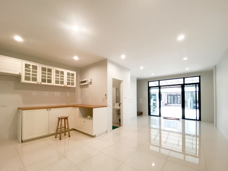 Cher Wongwaen-Sathorn, Bangkok, Soi 001 Kanchanaphisek 10, Kanchanaphisek Road, Bang Khae, Bang Khae, Bangkok, 3 Bedrooms, 170 sqm, Townhouse For Sale, by HOME Real Estate Service, 500207040 - DDproperty.com