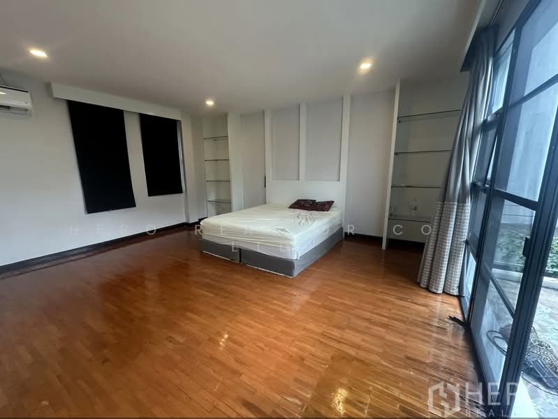 For rent Detached House in Watthana BTS Phra Khanong Bangkok HRE00464, Bangkok, Khlong Tan Nua, Watthana, Bangkok, 4 Bedrooms, 600 sqm, Single Detached House For Rent, by Hero Realtor Co., Ltd., 500207059 - DDproperty.com