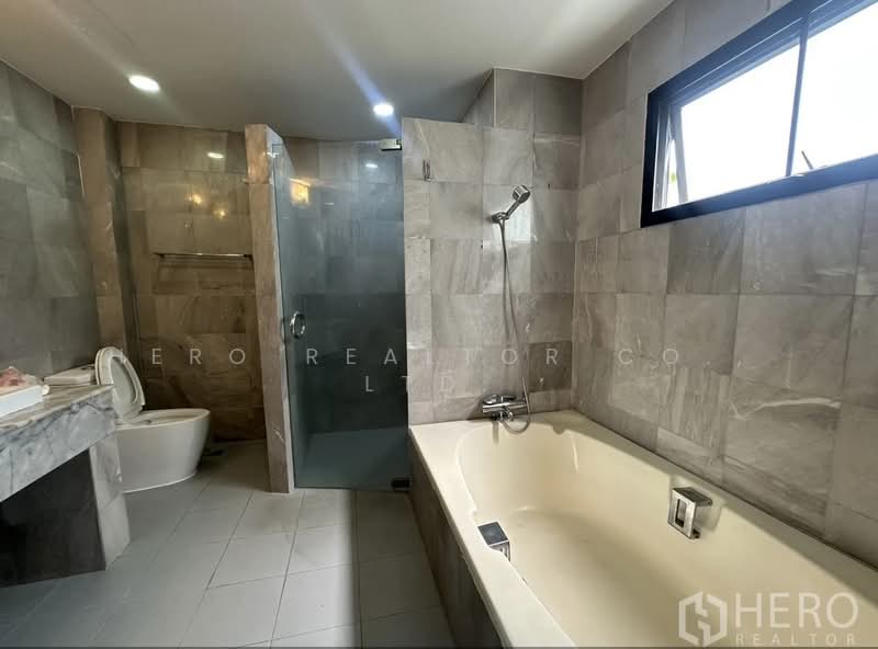 For rent Detached House in Watthana BTS Phra Khanong Bangkok HRE00464, กรุงเทพ, คลองตันเหนือ, วัฒนา, กรุงเทพ, 600 ตร.ม., บ้านเดี่ยว ให้เช่า, โดย Hero Realtor Co., Ltd., 500207059 - DDproperty.com