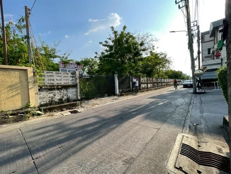 ที่ดินเปล่า 198 ตร.ว. ที่ดิน ใกล้บิ๊กซี มาร์เก็ตเพลส วงศ์สว่าง ซอยกรุงเทพ-นนทบุรี39, Bangkok, ถนนกรุงเทพ-นนทบุรี, Wong Sawang, Bang Sue, Bangkok, , 792 sqm, Land For Sale, by คุณ สุภัตรา พลอยแดง (แพร), 500207133 - DDproperty.com
