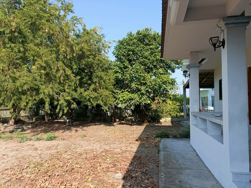 For sale house and land 210 wah Muang Prachuap Khiri Khan, Prachuap Khiri Khan, Prachuapkhilikhan, Muang Prachaubkirikhan, Prachuap Khiri Khan, 3 Bedrooms, 220 sqm, Single Detached House For Sale, by คุณนพพล อภินนท์กูล, 500207231 - DDproperty.com