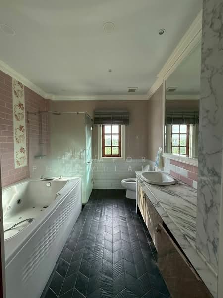 4-BR House, Bangkok, Thung Song Hong, Lak Si, Bangkok, 4 Bedrooms, 750 sqm, Single Detached House For Sale, by Tanaporn Phumvilairak, 500207238 - DDproperty.com