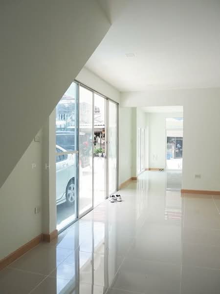 3-BR Townhouse, Bangkok, Khlong Chaokhun Sing, Wang Thonglang, Bangkok, 3 Bedrooms, 135 sqm, Townhouse For Sale, by Tanaporn Phumvilairak, 500207268 - DDproperty.com