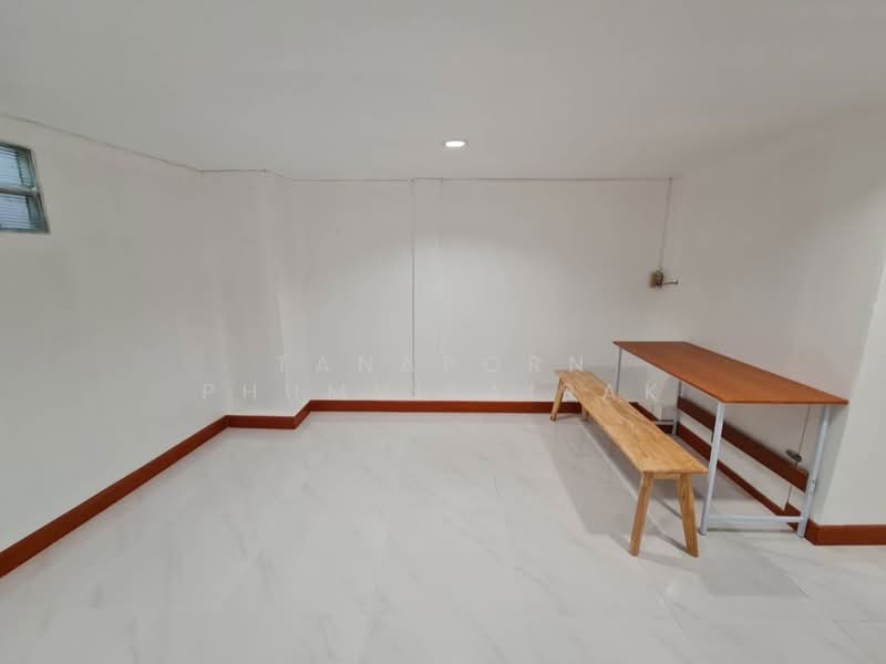 ทาวน์เฮ้าส์ 2-ห้องนอน, กรุงเทพ, บางนาเหนือ, บางนา, กรุงเทพ, 141 ตร.ม., ทาวน์เฮ้าส์ ขาย, โดย Tanaporn Phumvilairak, 500207275 - DDproperty.com