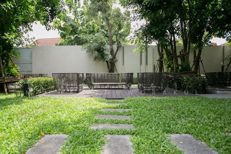 The Gentry Ekamai-Ladprao, Bangkok, 90 Soi Ladprao 94, Phlapphla, Wang Thonglang, Bangkok, 3 Bedrooms, 380 sqm, Single Detached House For Sale, by Thawatchai Methawongworakul, 500207354 - DDproperty.com