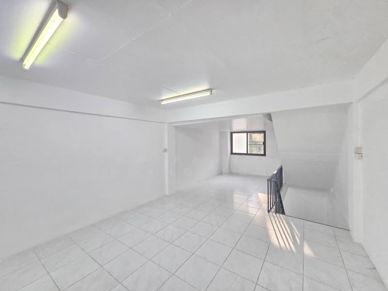 ให้เช่า ตึกแถว 3 ชั้นครึ่ง หมู่บ้านอมรชัย 2 ซอยพระรามที่ 2 ซอย 34 ใกล้เซ็นทรัลพระราม 2, Bangkok, Chom Thong, Chom Thong, Bangkok, , 180 sqm, Shophouse For Rent, by Noppawan Ruangdech, 500207383 - DDproperty.com