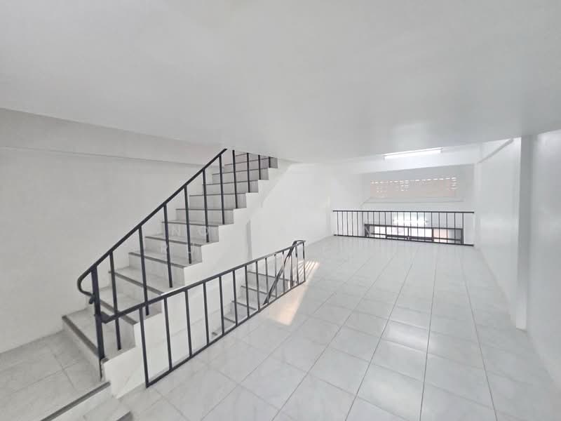 ให้เช่า ตึกแถว 3 ชั้นครึ่ง หมู่บ้านอมรชัย 2 ซอยพระรามที่ 2 ซอย 34 ใกล้เซ็นทรัลพระราม 2, Bangkok, Chom Thong, Chom Thong, Bangkok, , 180 sqm, Shophouse For Rent, by Noppawan Ruangdech, 500207383 - DDproperty.com