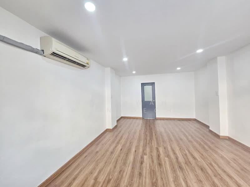 ให้เช่า ตึกแถว 3 ชั้นครึ่ง หมู่บ้านอมรชัย 2 ซอยพระรามที่ 2 ซอย 34 ใกล้เซ็นทรัลพระราม 2, กรุงเทพ, จอมทอง, จอมทอง, กรุงเทพ, 180 ตร.ม., ตึกแถว-อาคารพาณิชย์ ให้เช่า, โดย Noppawan Ruangdech, 500207383 - DDproperty.com