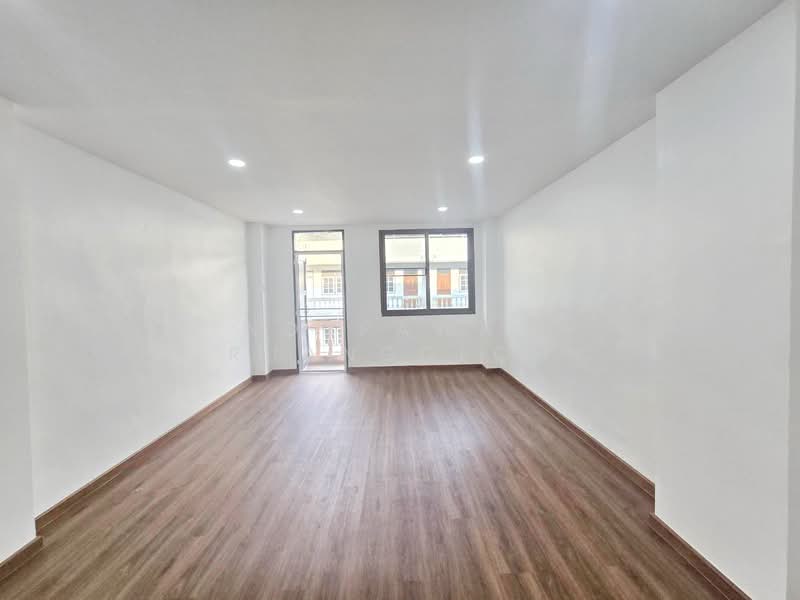 ให้เช่า ตึกแถว 3 ชั้นครึ่ง หมู่บ้านอมรชัย 2 ซอยพระรามที่ 2 ซอย 34 ใกล้เซ็นทรัลพระราม 2, กรุงเทพ, จอมทอง, จอมทอง, กรุงเทพ, 180 ตร.ม., ตึกแถว-อาคารพาณิชย์ ให้เช่า, โดย Noppawan Ruangdech, 500207383 - DDproperty.com