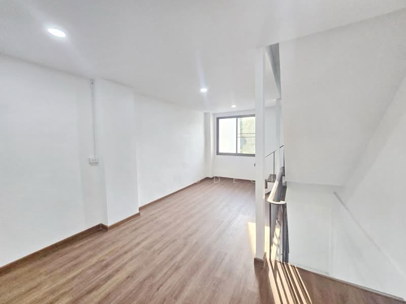 ให้เช่า ตึกแถว 3 ชั้นครึ่ง หมู่บ้านอมรชัย 2 ซอยพระรามที่ 2 ซอย 34 ใกล้เซ็นทรัลพระราม 2, Bangkok, Chom Thong, Chom Thong, Bangkok, , 180 sqm, Shophouse For Rent, by Noppawan Ruangdech, 500207383 - DDproperty.com