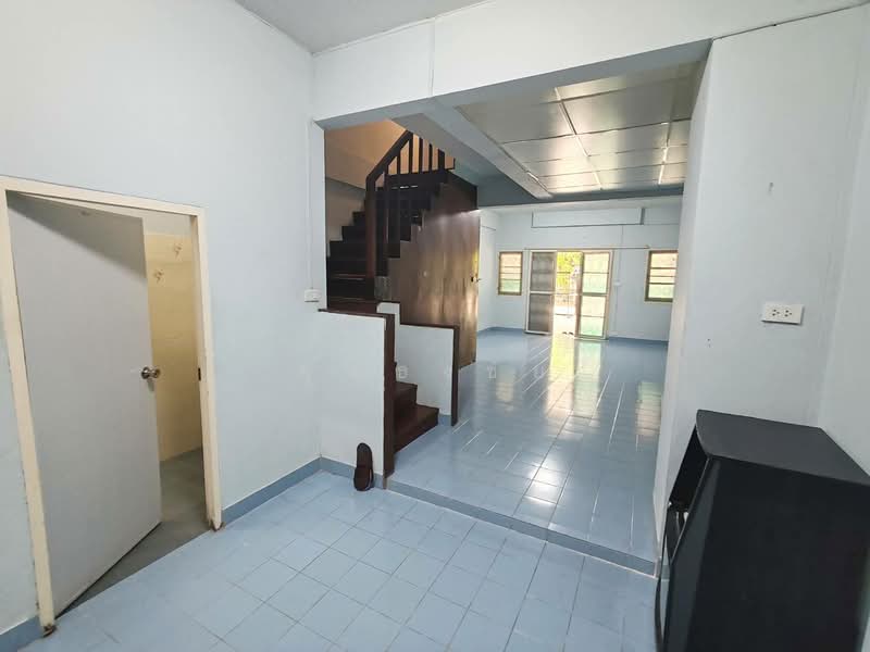 ต้องรีบดู ก่อนหลุดมือ !!! ขายทาวน์โฮม 2 ชั้น ฟลาวเวอรี่โฮม ซอยวัดสลักเหนือ2 รีโนเวทใหม่ ต่อเติมเต็ม, Nonthaburi, Ban Mai, Pak Kret, Nonthaburi, 2 Bedrooms, 110 sqm, Townhouse For Sale, by คุณธงชัย, 500207410 - DDproperty.com