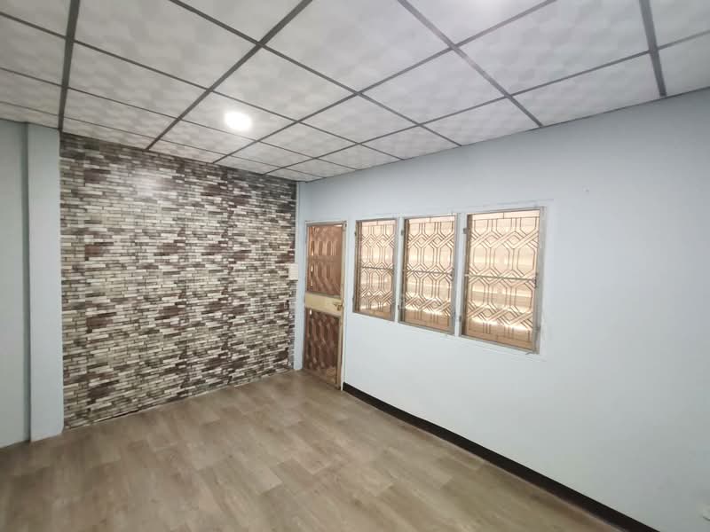 ต้องรีบดู ก่อนหลุดมือ !!! ขายทาวน์โฮม 2 ชั้น ฟลาวเวอรี่โฮม ซอยวัดสลักเหนือ2 รีโนเวทใหม่ ต่อเติมเต็ม, Nonthaburi, Ban Mai, Pak Kret, Nonthaburi, 2 Bedrooms, 110 sqm, Townhouse For Sale, by คุณธงชัย, 500207410 - DDproperty.com