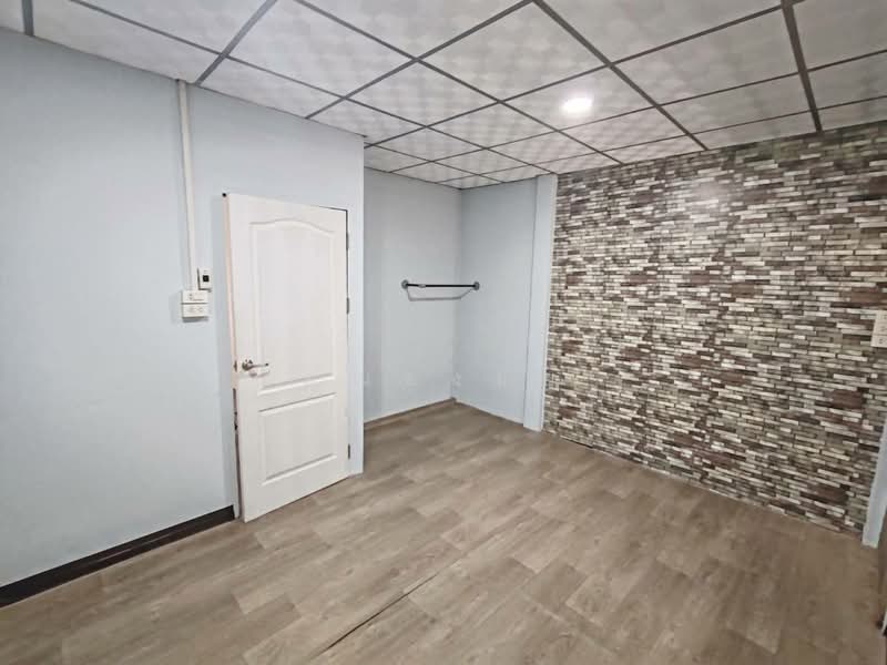 ต้องรีบดู ก่อนหลุดมือ !!! ขายทาวน์โฮม 2 ชั้น ฟลาวเวอรี่โฮม ซอยวัดสลักเหนือ2 รีโนเวทใหม่ ต่อเติมเต็ม, นนทบุรี, บ้านใหม่, ปากเกร็ด, นนทบุรี, 110 ตร.ม., ทาวน์เฮ้าส์ ขาย, โดย คุณธงชัย, 500207410 - DDproperty.com