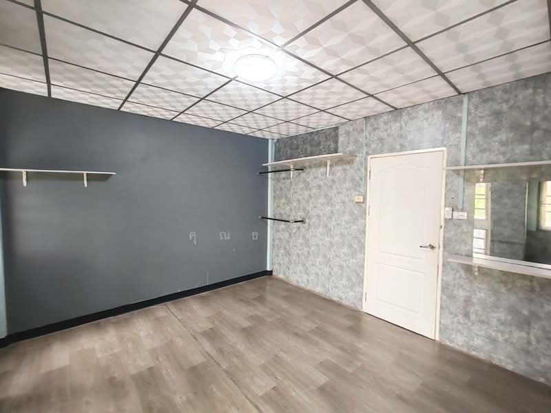 ต้องรีบดู ก่อนหลุดมือ !!! ขายทาวน์โฮม 2 ชั้น ฟลาวเวอรี่โฮม ซอยวัดสลักเหนือ2 รีโนเวทใหม่ ต่อเติมเต็ม, นนทบุรี, บ้านใหม่, ปากเกร็ด, นนทบุรี, 110 ตร.ม., ทาวน์เฮ้าส์ ขาย, โดย คุณธงชัย, 500207410 - DDproperty.com