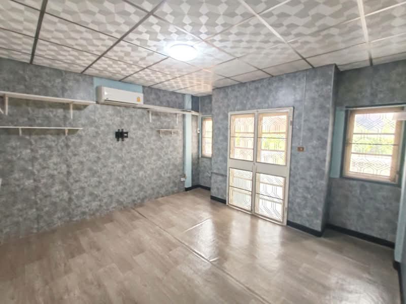 ต้องรีบดู ก่อนหลุดมือ !!! ขายทาวน์โฮม 2 ชั้น ฟลาวเวอรี่โฮม ซอยวัดสลักเหนือ2 รีโนเวทใหม่ ต่อเติมเต็ม, Nonthaburi, Ban Mai, Pak Kret, Nonthaburi, 2 Bedrooms, 110 sqm, Townhouse For Sale, by คุณธงชัย, 500207410 - DDproperty.com