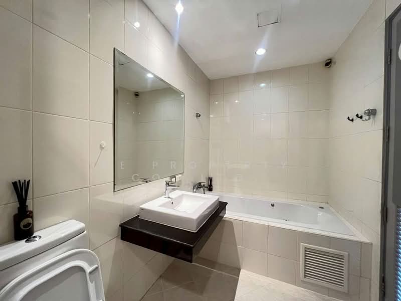 The Master Centrium Asoke-Sukhumvit, Bangkok, Sukhumvit 21, Khlongtoei Nua, Watthana, Bangkok, 2 Bedrooms, 72 sqm, Condo For Rent, by RE PROPERTY CO.,LTD., 500207412 - DDproperty.com