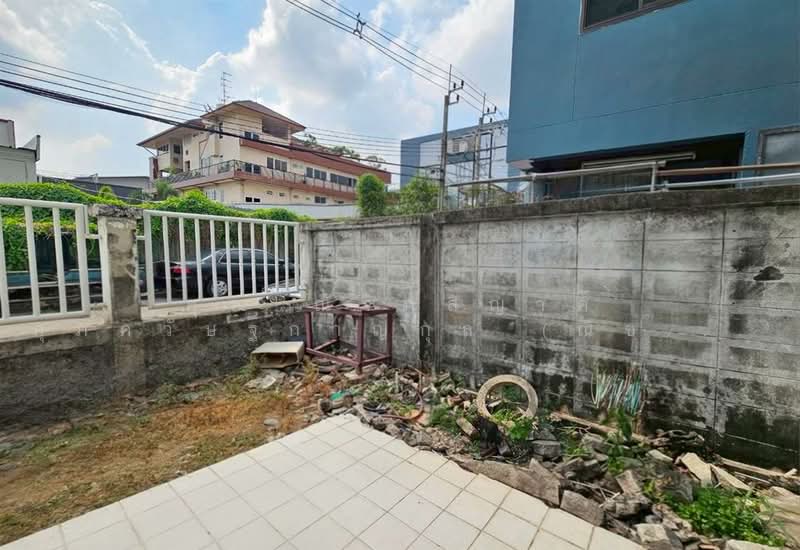 ธันยกานต์ มัยลาภ (Thanyakan Mayalarp), Bangkok, Chorake Bua, Lat Phrao, Bangkok, 4 Bedrooms, 120 sqm, Townhouse For Sale, by คุณ ณัจภสิญาค์ ศุภควัษฐ์กาญกุล (ณิชชา), 500207432 - DDproperty.com