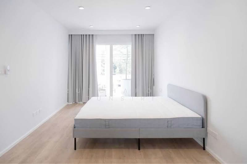 ทาวน์เฮ้าส์ให้เช่า – ใกล้โรงเรียนนานาชาตินครพายัพ เพียง 5 นาที ค่าเช่า 28,000 บาท / เดือน No.5H358, Chiang Mai, San Phi Sua, Muang Chiang Mai, Chiang Mai, 3 Bedrooms, 110 sqm, Townhouse For Rent, by Rutchaporn Tunsiri, 500207443 - DDproperty.com