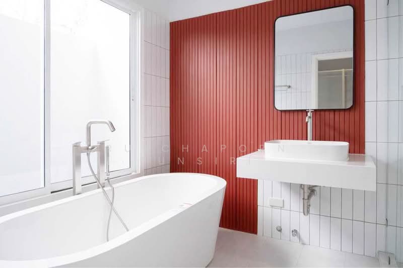 ทาวน์เฮ้าส์ให้เช่า – ใกล้โรงเรียนนานาชาตินครพายัพ เพียง 5 นาที ค่าเช่า 28,000 บาท / เดือน No.5H358, Chiang Mai, San Phi Sua, Muang Chiang Mai, Chiang Mai, 3 Bedrooms, 110 sqm, Townhouse For Rent, by Rutchaporn Tunsiri, 500207443 - DDproperty.com