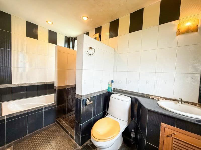 For sale: Used detached house in Sriracha, Soi Nong Yai Bu 14., Chon Buri (Pattaya), Surasak, Si Racha, Chon Buri (Pattaya), 3 Bedrooms, 280 sqm, Single Detached House For Sale, by A House Property Co.,Ltd., 500207665 - DDproperty.com