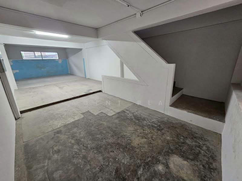 . Newly Renovated 2-Unit Commercial Building for RENT, BTS Samrong (SPSP650), Samut Prakan, สุขุมวิท, Samrong Nua, Muang Samut Prakarn, Samut Prakan, , 400 sqm, Shophouse For Rent, by Agent Pla, 500207704 - DDproperty.com