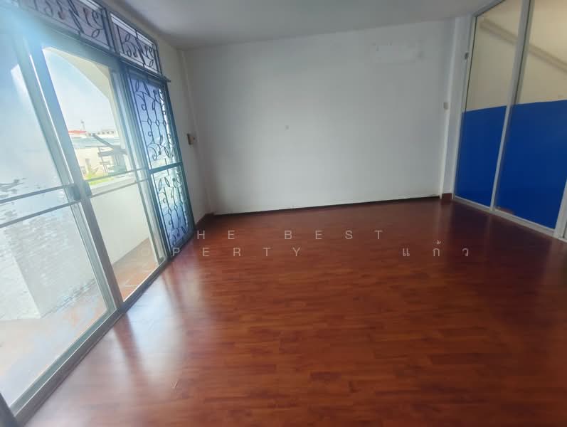 หมู่บ้านเทพนครทาวน์ เทพารักษ์ กม.4 (ศรีสมิตร), Samut Prakan, Bang Mueng, Muang Samut Prakarn, Samut Prakan, 3 Bedrooms, 120 sqm, Townhouse For Sale, by The Best Property แก้ว, 500207863 - DDproperty.com