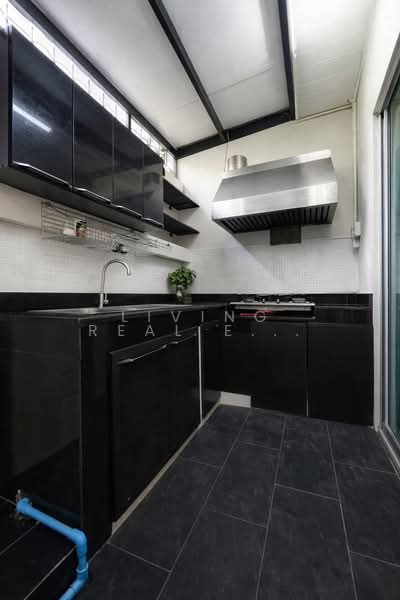 Baan Klang Muang Swiss Town Kaset-Nawamin, Bangkok, Soi Moobaan Klang Mueng, Chorake Bua, Lat Phrao, Bangkok, 2 Bedrooms, 170 sqm, Townhouse For Rent, by Living Real Estates, 500207923 - DDproperty.com