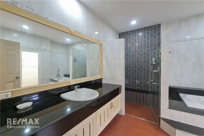 Near Suan Luang Rama 9, Bangkok, Suan Luang, Suan Luang, Bangkok, 4 Bedrooms, 724 sqm, Single Detached House For Sale, by Rujirake Sakdapipanich, 500207947 - DDproperty.com