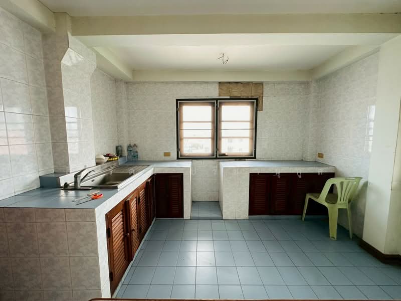 For Sale - หอพักอาคาร 5 ชั้น ถนนบางนา-ตราด ซอย 37, Samut Prakan