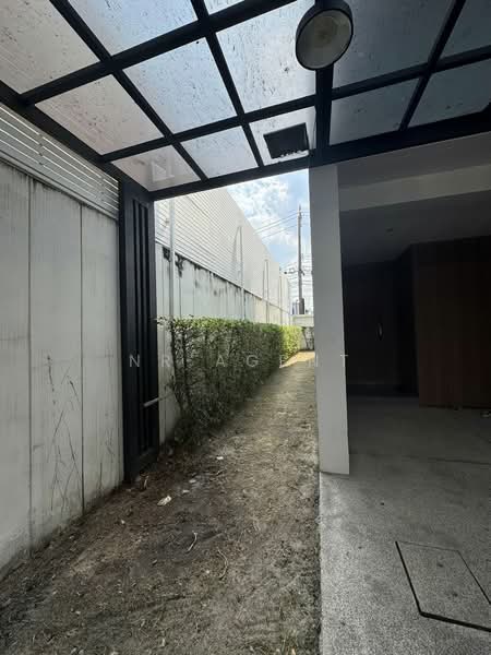 Authen Ladprao-Nakniwat, Bangkok, Soi Nak Niwat 48 Yaek 14, Pradit Manudharm Road, Lat Phrao, Lat Phrao, Bangkok, 3 Bedrooms, 375 sqm, Townhouse For Rent, by NR AGENT, 500208025 - DDproperty.com