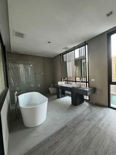 Authen Ladprao-Nakniwat, Bangkok, Soi Nak Niwat 48 Yaek 14, Pradit Manudharm Road, Lat Phrao, Lat Phrao, Bangkok, 3 Bedrooms, 375 sqm, Townhouse For Rent, by NR AGENT, 500208025 - DDproperty.com