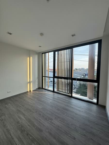 Authen Ladprao-Nakniwat, Bangkok, Soi Nak Niwat 48 Yaek 14, Pradit Manudharm Road, Lat Phrao, Lat Phrao, Bangkok, 3 Bedrooms, 375 sqm, Townhouse For Rent, by NR AGENT, 500208025 - DDproperty.com