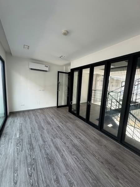 Authen Ladprao-Nakniwat, Bangkok, Soi Nak Niwat 48 Yaek 14, Pradit Manudharm Road, Lat Phrao, Lat Phrao, Bangkok, 3 Bedrooms, 375 sqm, Townhouse For Rent, by NR AGENT, 500208025 - DDproperty.com