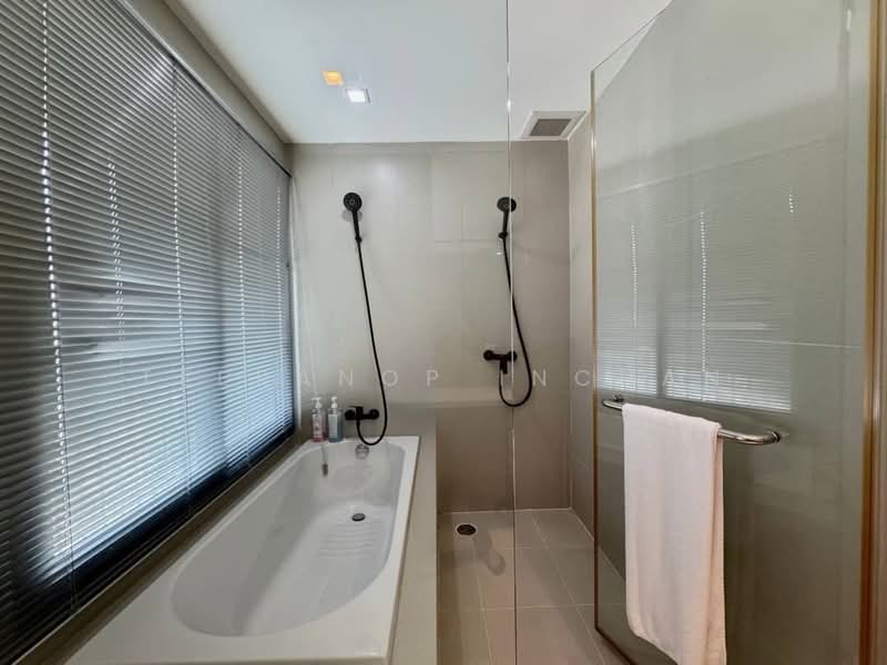 Noble Remix, Bangkok, 772 Soi Sukhumvit 36, Sukhumvit Road, Khong Tan, Khlong Toei, Bangkok, 3 Bedrooms, 274 sqm, Condo For Sale, by Teeranop Inchan, 500208102 - DDproperty.com