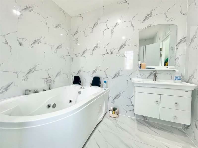 บ้านเดี่ยว 2 ชั้น 63 ตร.ว. บ้านเดี่ยว ซอยนวมินทร์24 ถนนนวมินทร์, Bangkok, ถนนนวมินทร์, Khlong Kum, Bueng Kum, Bangkok, 3 Bedrooms, 260 sqm, Single Detached House For Sale, by คุณ ภัทรานิษฐ์ วัฒนาจินดาวงศ์ (ไวท์), 500208201 - DDproperty.com