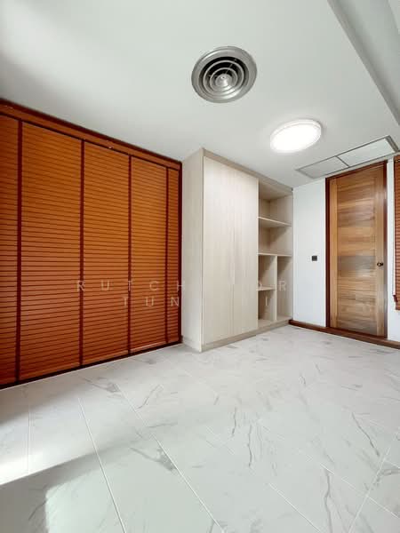 ให้เช่า - ทาวน์เฮ้าส์ให้เช่า – ใกล้เจ็ดยอดพลาซ่า เพียง 5 นาที ค่าเช่า 40,000 บาท / เดือน รหัสทรัพย์ : No.2H128, เชียงใหม่