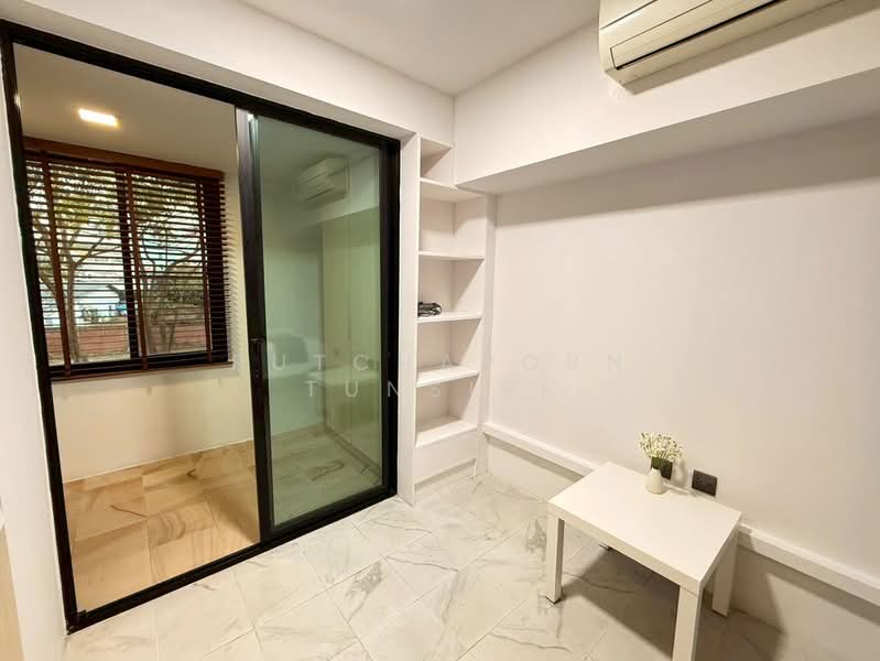 ทาวน์เฮ้าส์ให้เช่า – ใกล้เจ็ดยอดพลาซ่า เพียง 5 นาที ค่าเช่า 40,000 บาท / เดือน รหัสทรัพย์ : No.2H128, Chiang Mai, Chang Phuak, Muang Chiang Mai, Chiang Mai, 3 Bedrooms, 120 sqm, Townhouse For Rent, by Rutchaporn Tunsiri, 500208349 - DDproperty.com