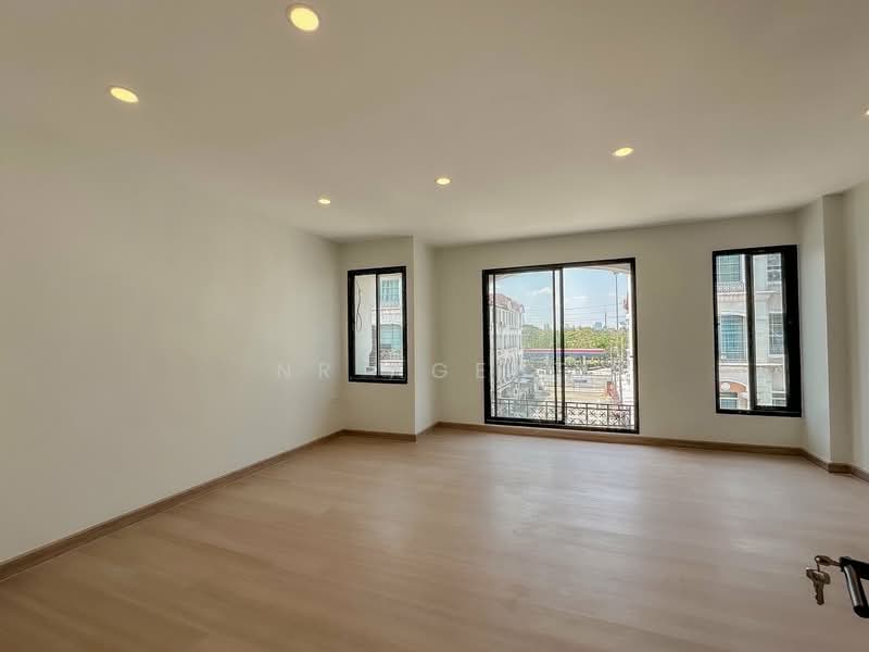 Baan Klang Muang Urbanion Rama 9-Ladprao : บ้านกลางเมือง เออร์บาเนี่ยน พระราม 9-ลาดพร้าว, กรุงเทพ, ซอยลาดพร้าว 84 ถนนลาดพร้าว, วังทองหลาง, วังทองหลาง, กรุงเทพ, 260 ตร.ม., ทาวน์เฮ้าส์ ขาย, โดย NR AGENT, 500208466 - DDproperty.com