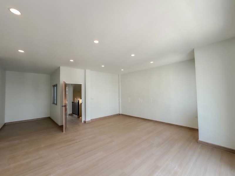 Baan Klang Muang Urbanion Rama 9-Ladprao, Bangkok, Soi Ladprao 84, Ladprao Road, Wang Thonglang, Wang Thonglang, Bangkok, 4 Bedrooms, 260 sqm, Townhouse For Sale, by NR AGENT, 500208466 - DDproperty.com