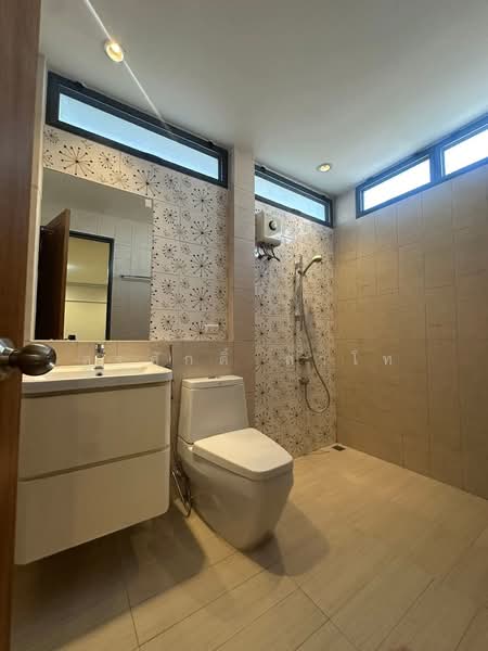 ็Home in Soi.Ekkamai22 and Pridi Phanomyong45 for rent, Bangkok, ปรีดีพนมยงค์45, Khlong Tan Nua, Watthana, Bangkok, 3 Bedrooms, 220 sqm, Single Detached House For Rent, by Surasak Satho, 500208492 - DDproperty.com