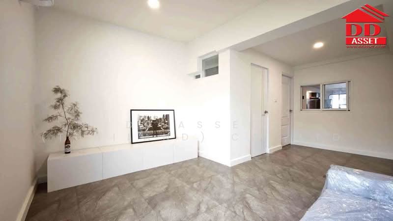 ขาย / ให้เช่า ทาวน์เฮาส์ 2 ชั้น โชคชัย 4 ซอย 55 รีโนเวทใหม่ เฟอร์นิเจอร์ครบ พร้อมอยู่, กรุงเทพ, ลาดพร้าว, ลาดพร้าว, กรุงเทพ, 120 ตร.ม., ทาวน์เฮ้าส์ ขาย, โดย DD Asset (Thailand) Co.,Ltd, 500208597 - DDproperty.com