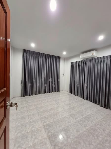 บ้านเช่าใกล้รถไฟฟ้า ให้เช่าบ้านหทัยราษฎร์ ซอย4 บ้านเดี่ยว 51ตรว. 5นอน 3น้ำ รับจดทะเบียนบริษัทได้, Bangkok, Min Buri, Min Buri, Bangkok, 5 Bedrooms, 300 sqm, Single Detached House For Rent, by เฌอณิษฐา  นิติวัชญ์วาณิช, 500208681 - DDproperty.com