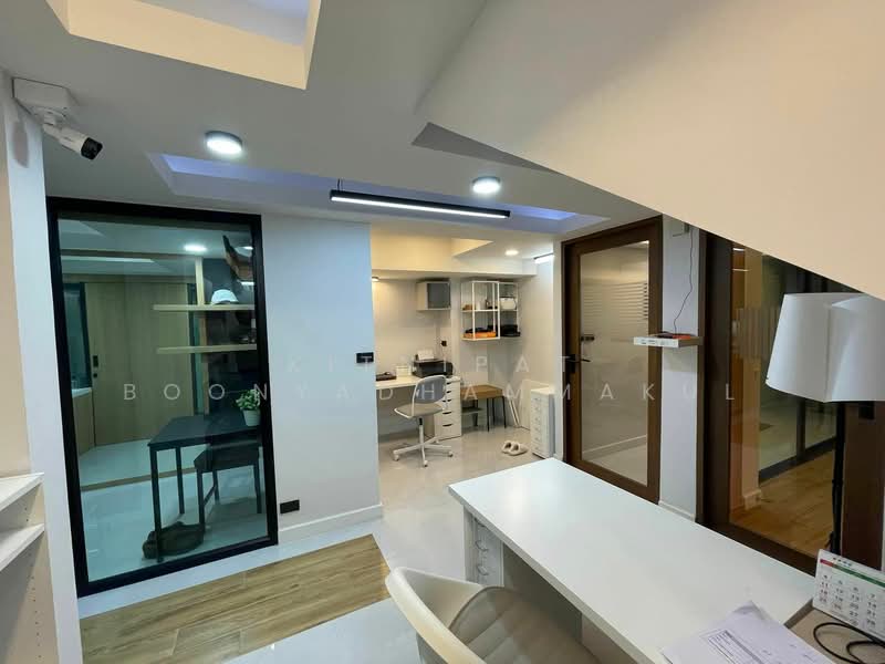3-BR Townhouse, Bangkok, Hua Mak, Bang Kapi, Bangkok, 3 Bedrooms, 220 sqm, Townhouse For Sale, by Kitnipat Boonyadhammakul, 500208705 - DDproperty.com