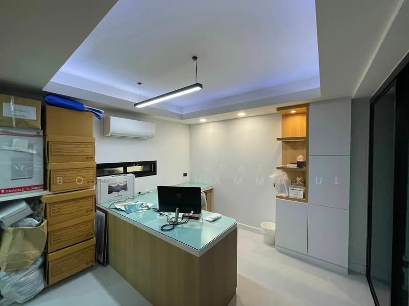 3-BR Townhouse, Bangkok, Hua Mak, Bang Kapi, Bangkok, 3 Bedrooms, 220 sqm, Townhouse For Sale, by Kitnipat Boonyadhammakul, 500208705 - DDproperty.com